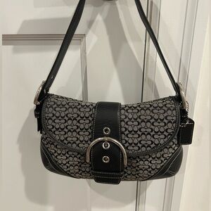 Vintage Coach Soho Buckle Flap Shoulder Bag 6818 Black Gray Signature